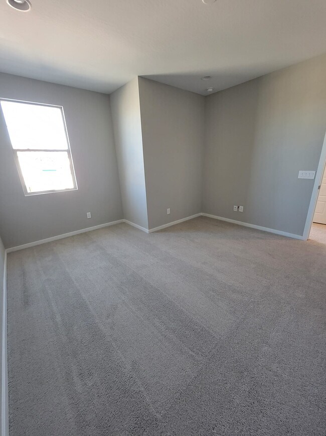 Building Photo - 3539 E Louise Dr