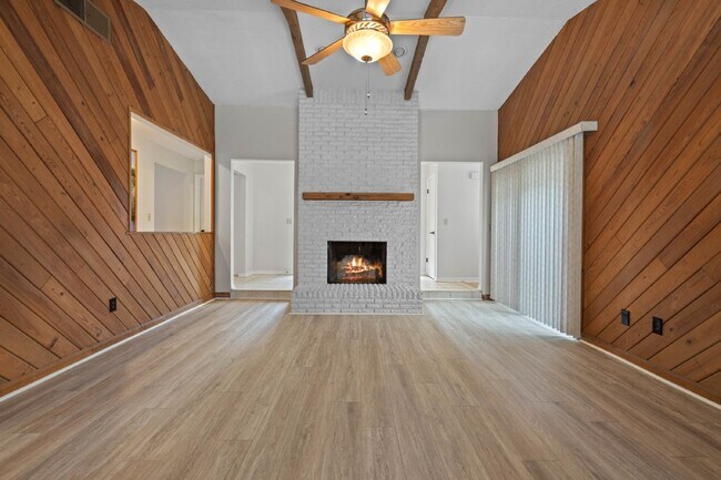 Building Photo - Charming 4-Bedroom Home with Pool on Large Lot in Longwood!