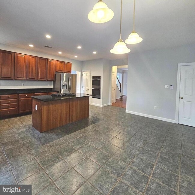Building Photo - 5267 Tractor Ln