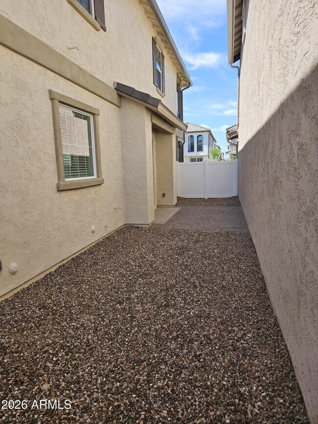Building Photo - 3357 S Primrose