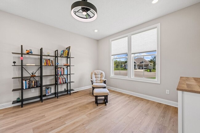 Building Photo - Modern Luxury!  Lakes of Orange Single family home