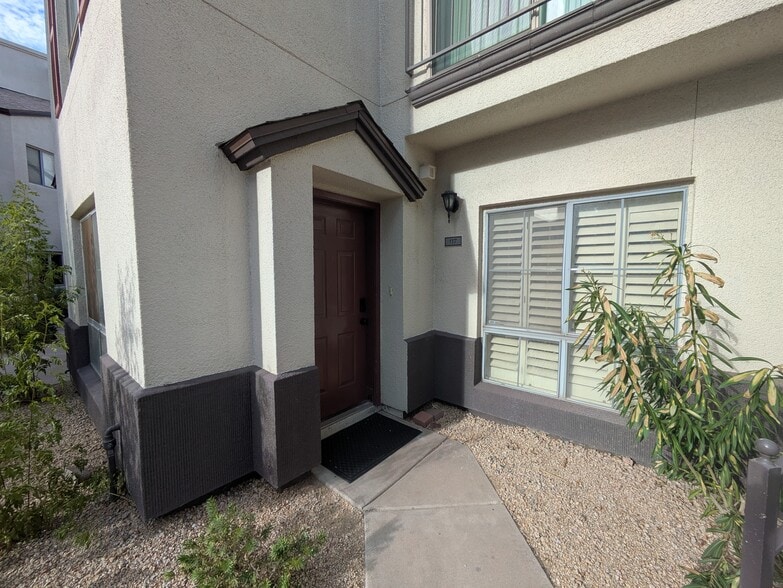 entrance - 100 E Fillmore St