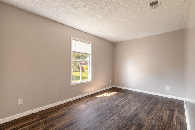 Building Photo - 608 Walker St