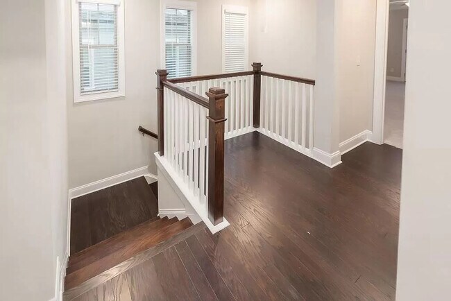 Building Photo - 611 N Main St