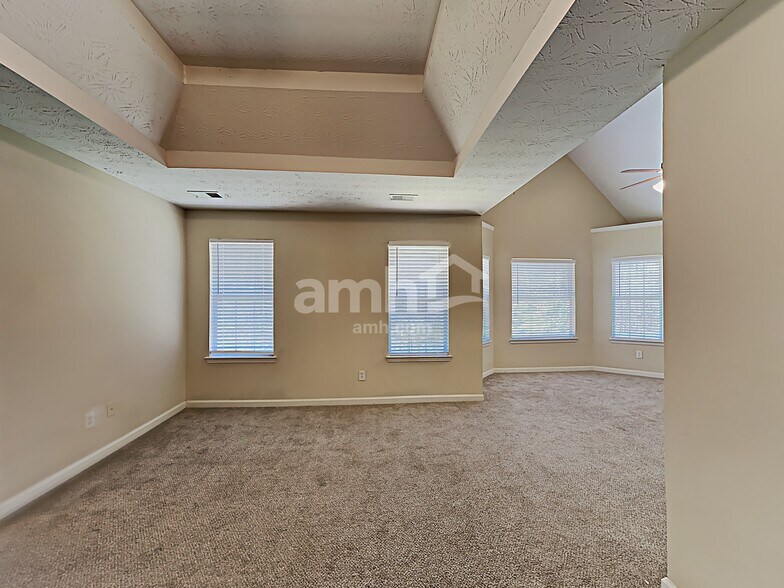 Building Photo - 233 Biltmore Way