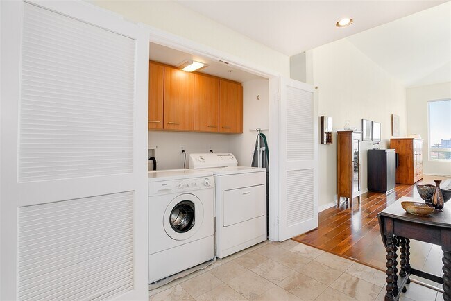 Building Photo - 4057 1st Ave