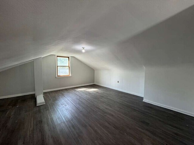 Building Photo - 1482 Dille Rd