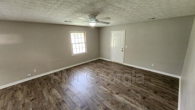 Building Photo - 806 Wilson Cir SW