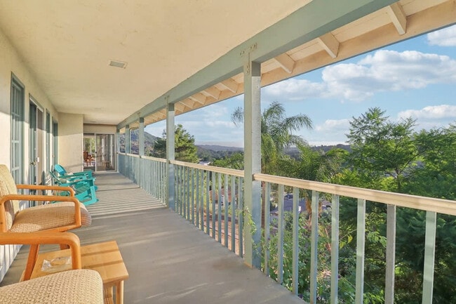 Building Photo - 2908 Lakemont Dr