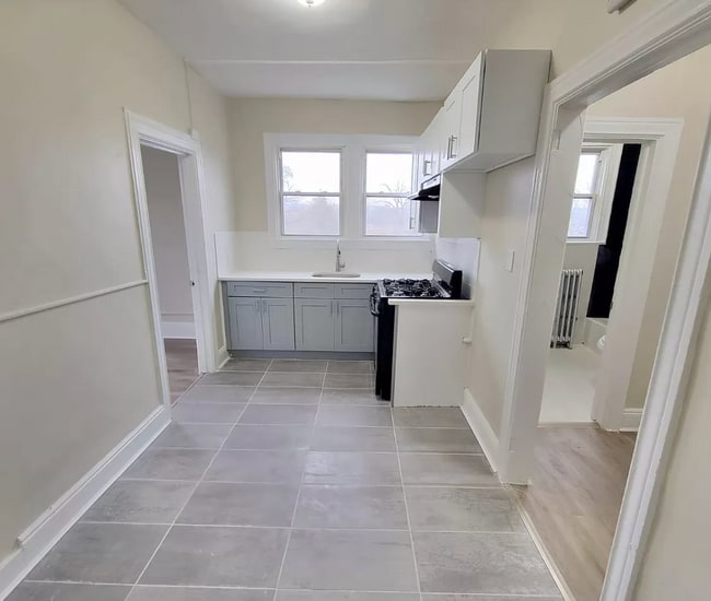 Primary Photo - 190 1st St