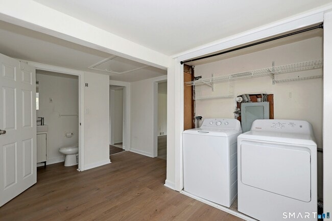 Building Photo - 121 Westport Rd