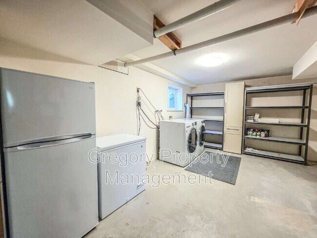 Building Photo - 15506 Juanita Dr NE