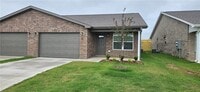 Building Photo - 6807 NW Toby St