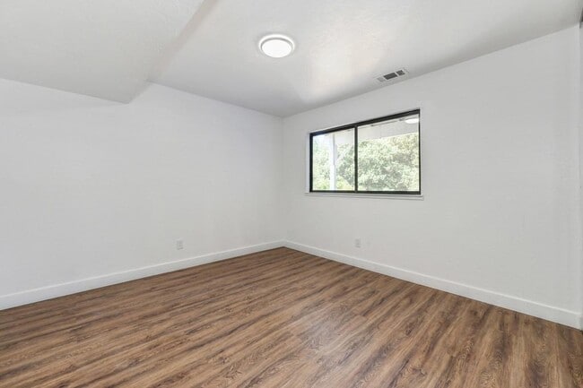 Building Photo - 23986 Oakmont Way