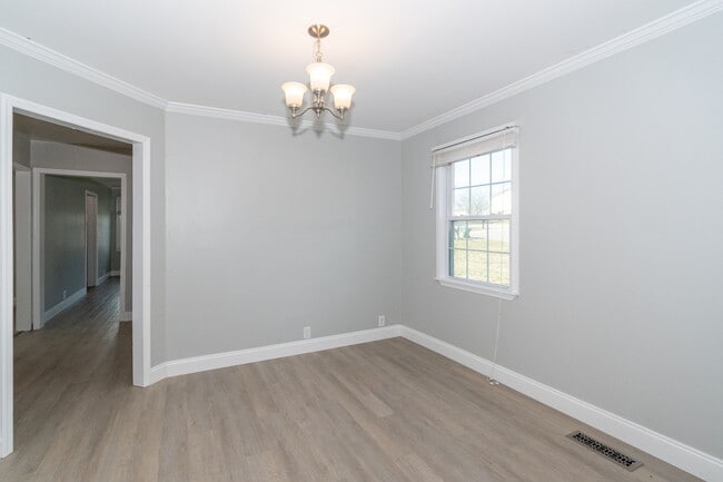 Building Photo - 412 Keeble St