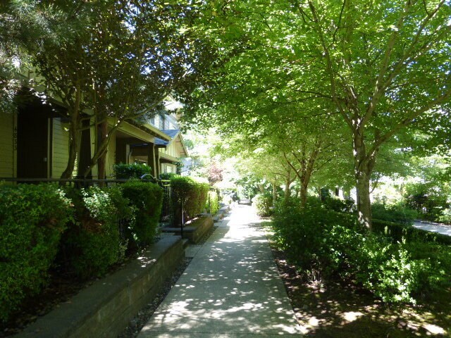 Building Photo - Bethany Town Home Available