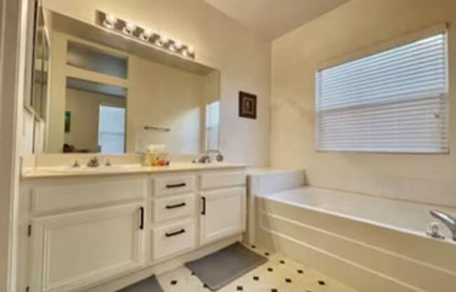Building Photo - SE Pebble and Pollock!! Single Story!! Fir...