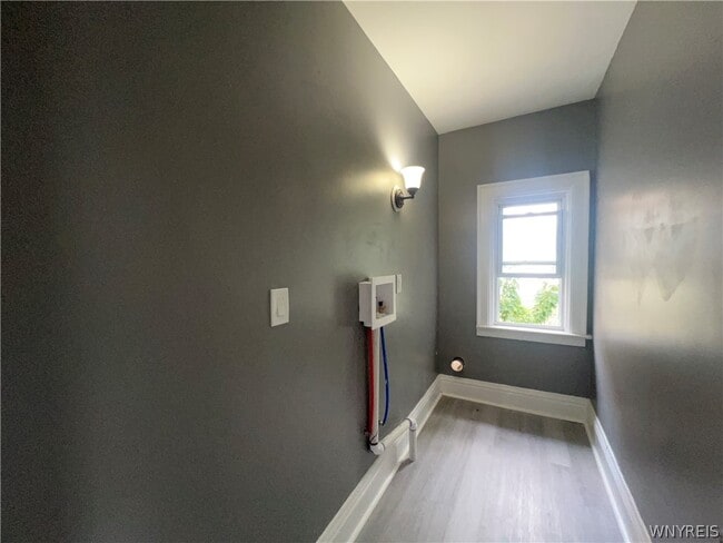 Building Photo - 165 Roland Ave