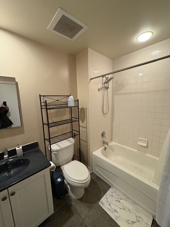 Building Photo - Spacious and Lovely Fed Hill 2bd/2ba Condo with CAC, W/D and more!