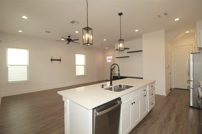 Building Photo - 1218 Mcneil St