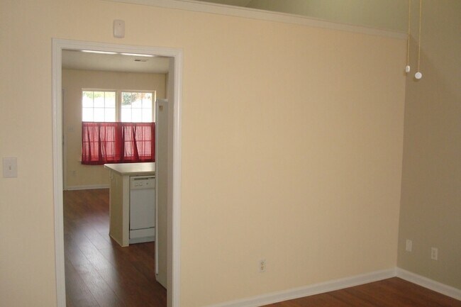 Building Photo - 425 Reavis Ave