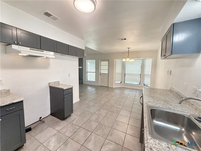 Building Photo - 912 Spring Hill Dr