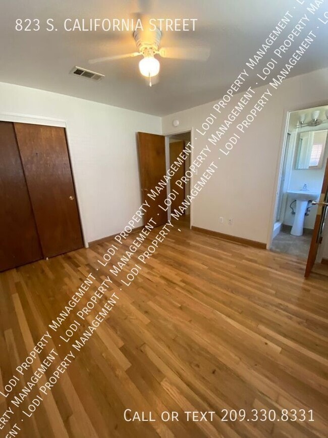 Building Photo - 823 S California St