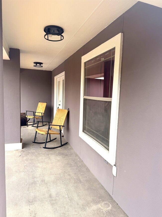 Building Photo - 616 Waxwing Cedar Drive