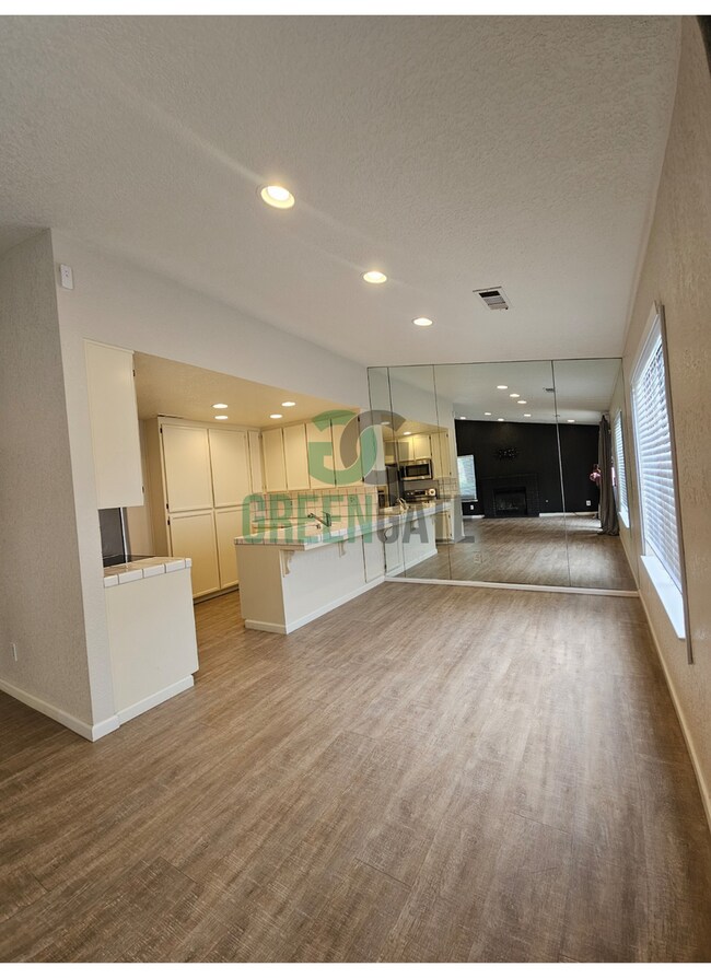 Building Photo - 1108 Cedar Creek Dr