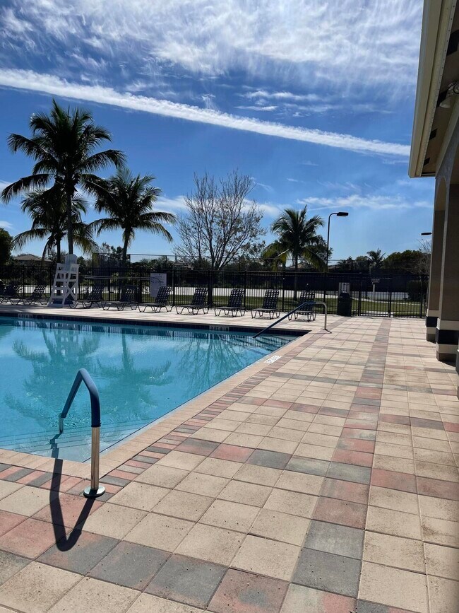 Building Photo - 1964 Providence Pl