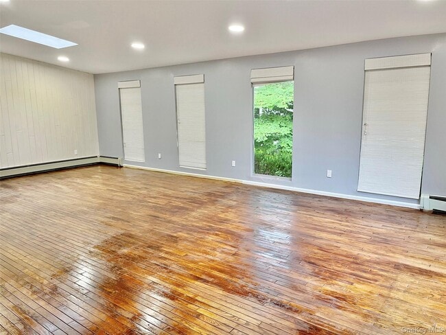 Building Photo - 258 Steamboat Rd