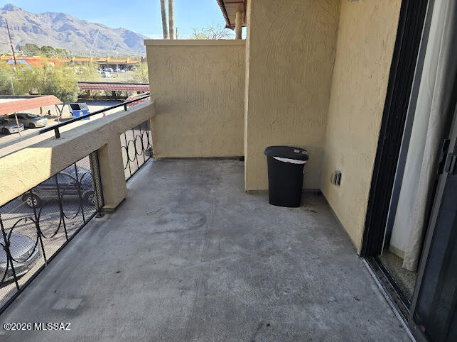 Building Photo - 6301 N Barcelona Ct