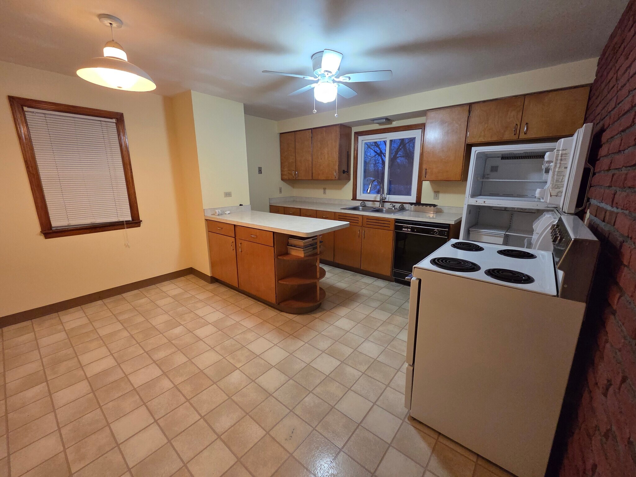 Upper kitchen - 729 Ruie Rd