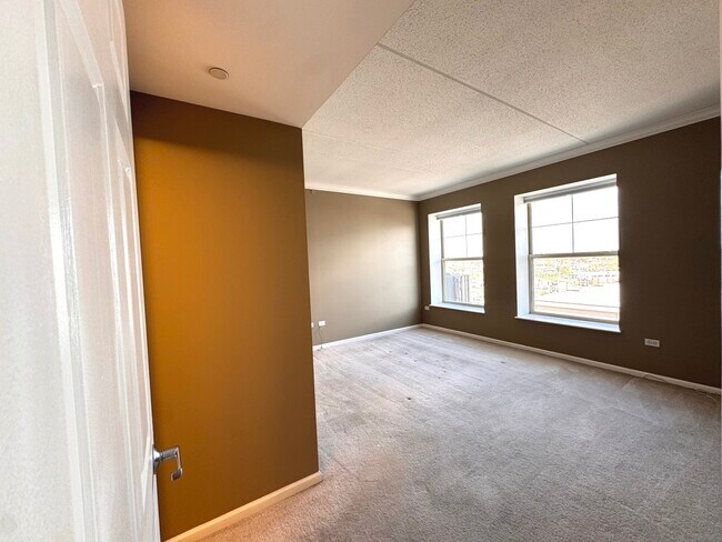 Building Photo - 656 Pearson St