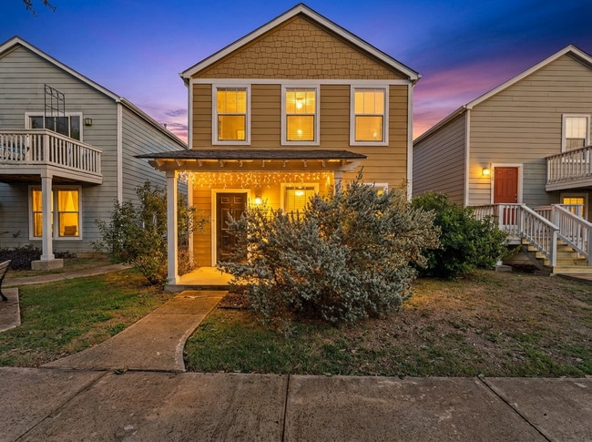 Building Photo - "Charming 2-Bed Condo in San Marcos with 2.5 Baths & 1240 Sq Ft of Comfort!"