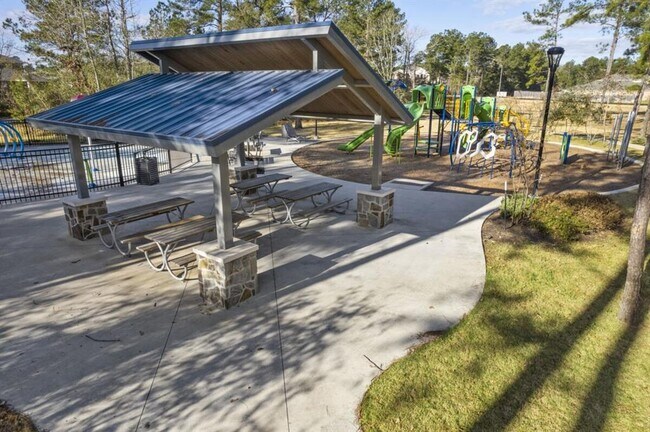 Building Photo - 335 Cumberland Forest Dr
