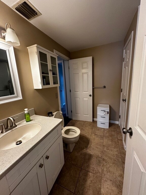 Building Photo - 561 White Cliffs Dr