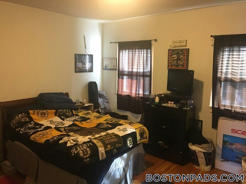 Building Photo - 21 Washburn St