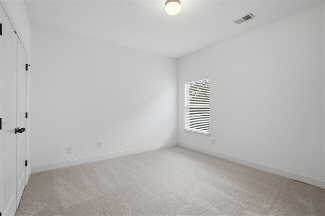 Building Photo - 5060 Rialto Way