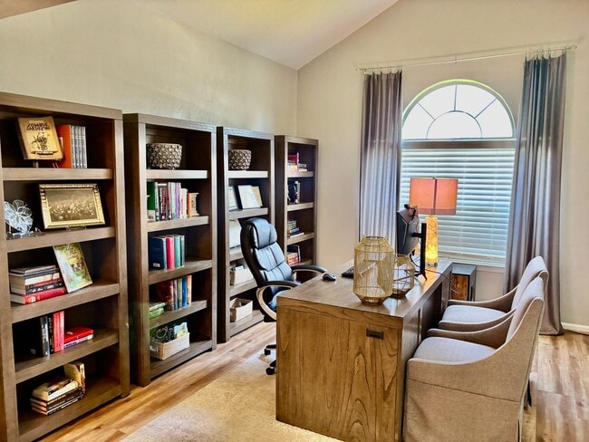 Building Photo - 3 bedroom/2.5 bathroom- Lake Cambridge- Kiln Creek