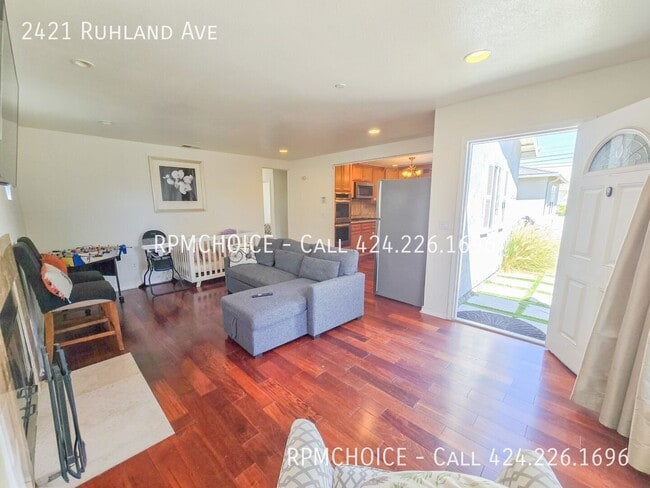 Building Photo - 2421 Ruhland Ave