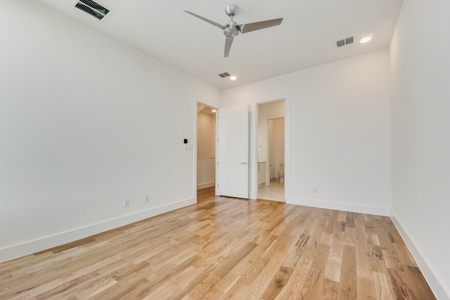 Building Photo - 1906 Annex Ave