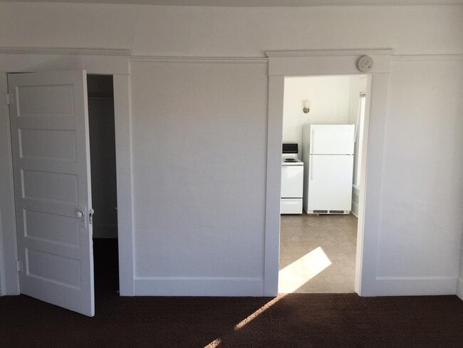 Building Photo - 505 SE Lyon St