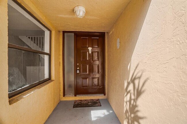 Building Photo - 1013 SW 112th Ter