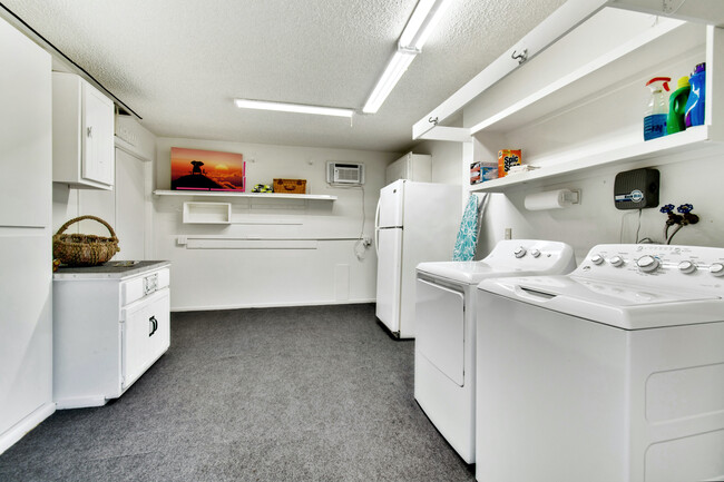 Spacious utility room with new washer and dryer, and plenty of room for a Man Cave/She Shack or hobb - 12414 W Nugget Ct