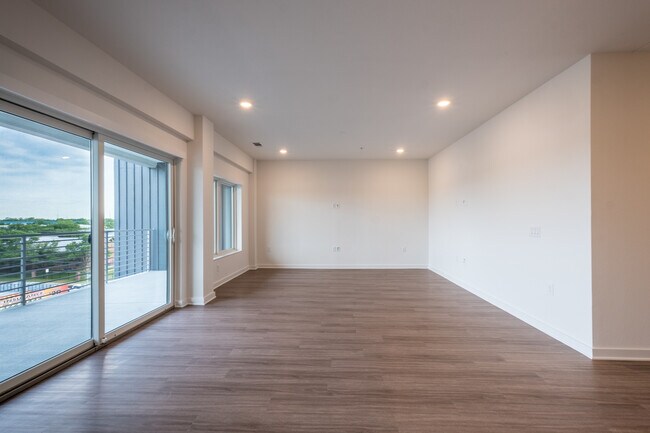 Building Photo - South Austin 2BR Condo with Balcony & Luxury Amenities