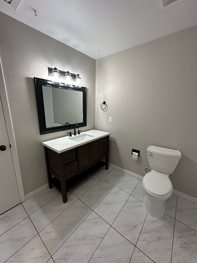 Building Photo - BEAUTIFULLY UPDATED 3 BEDROOM, 2 BATHROOM TWIN HOME WITH ATTACHED 1 CAR GARAGE