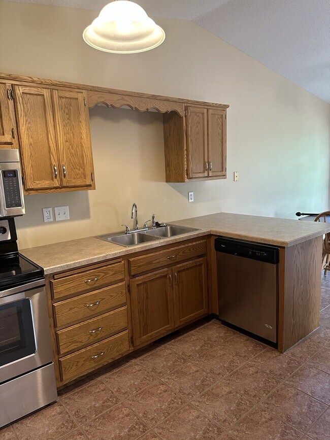 Building Photo - 3502 28th St SW