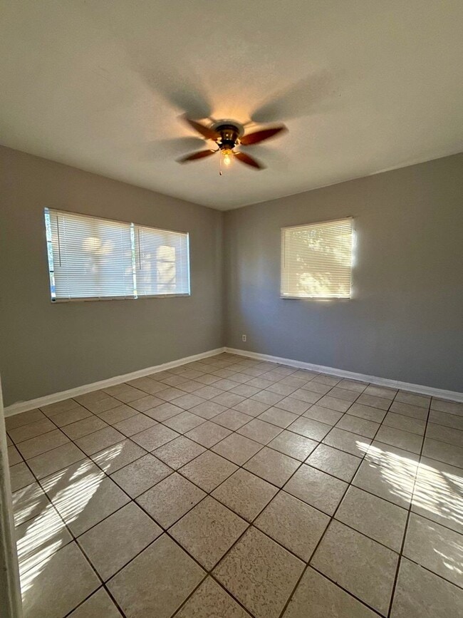 Building Photo - Special Home 1 Block from River! For Rent at an Affordable Price.