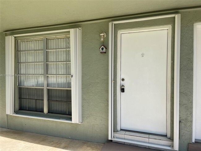 Building Photo - 10820 N Kendall Dr